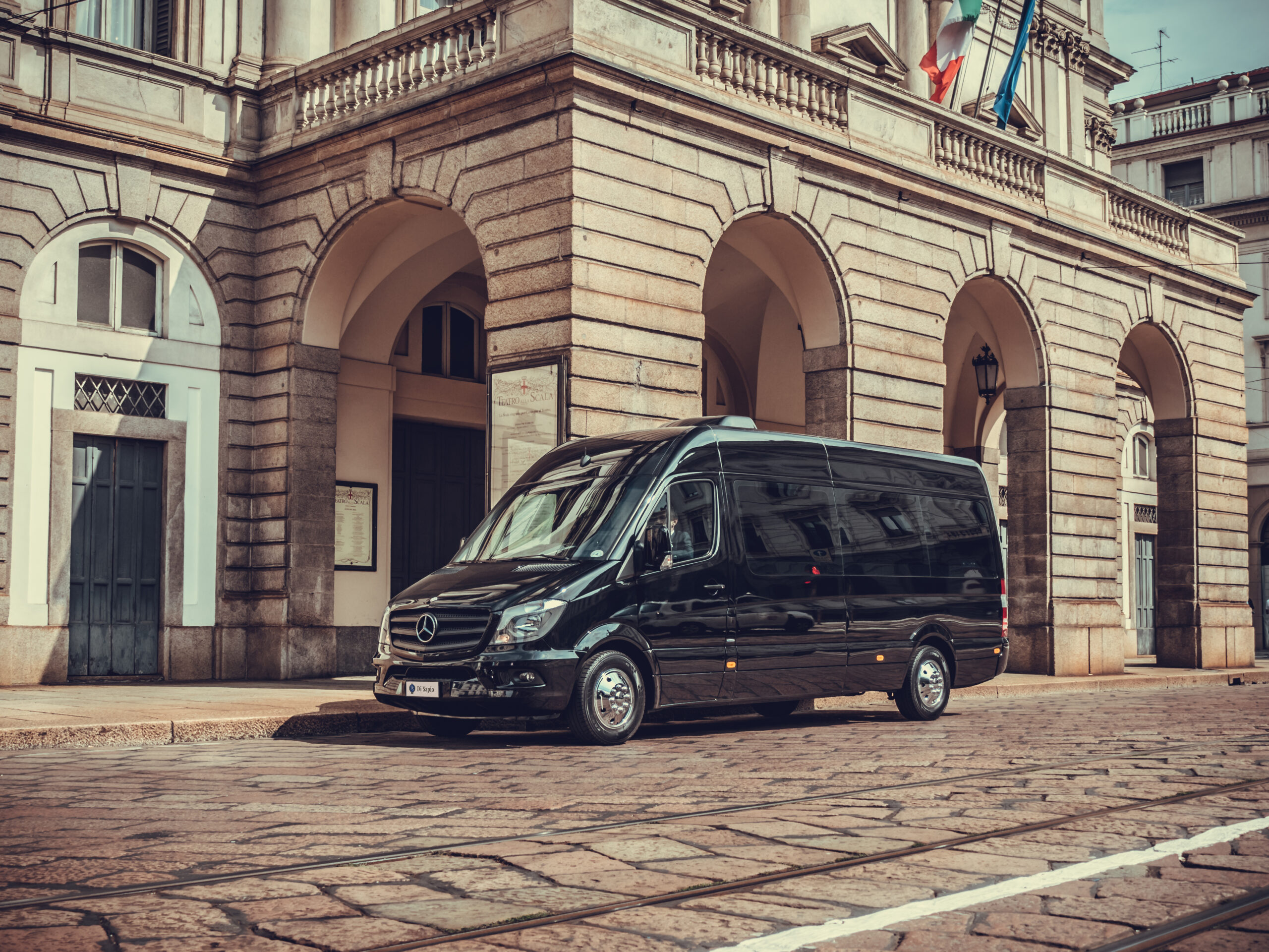 DiSapio NCC Milano La Scala Pullman